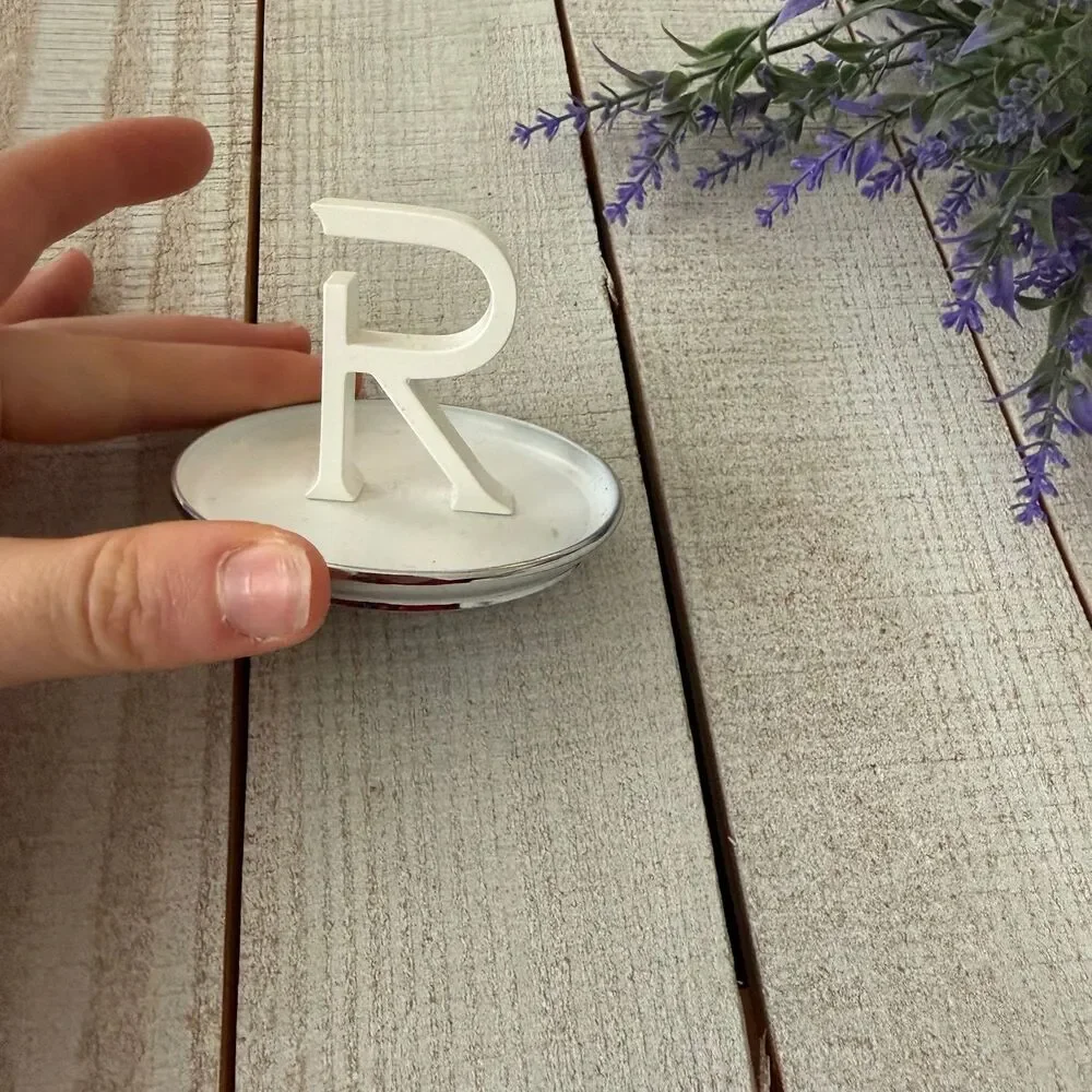 Boutique ‘R’ Jewelry Holder